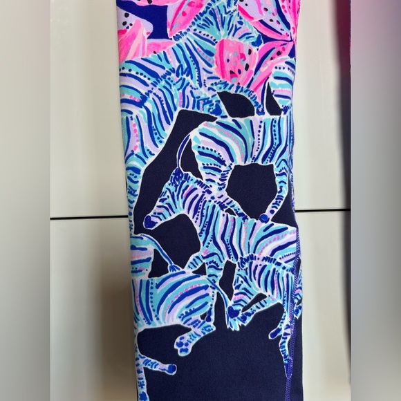 Lilly Pulitzer Luxletic Leggings Navy Blue Pink Size Small Capri Length - Picture 2 of 6